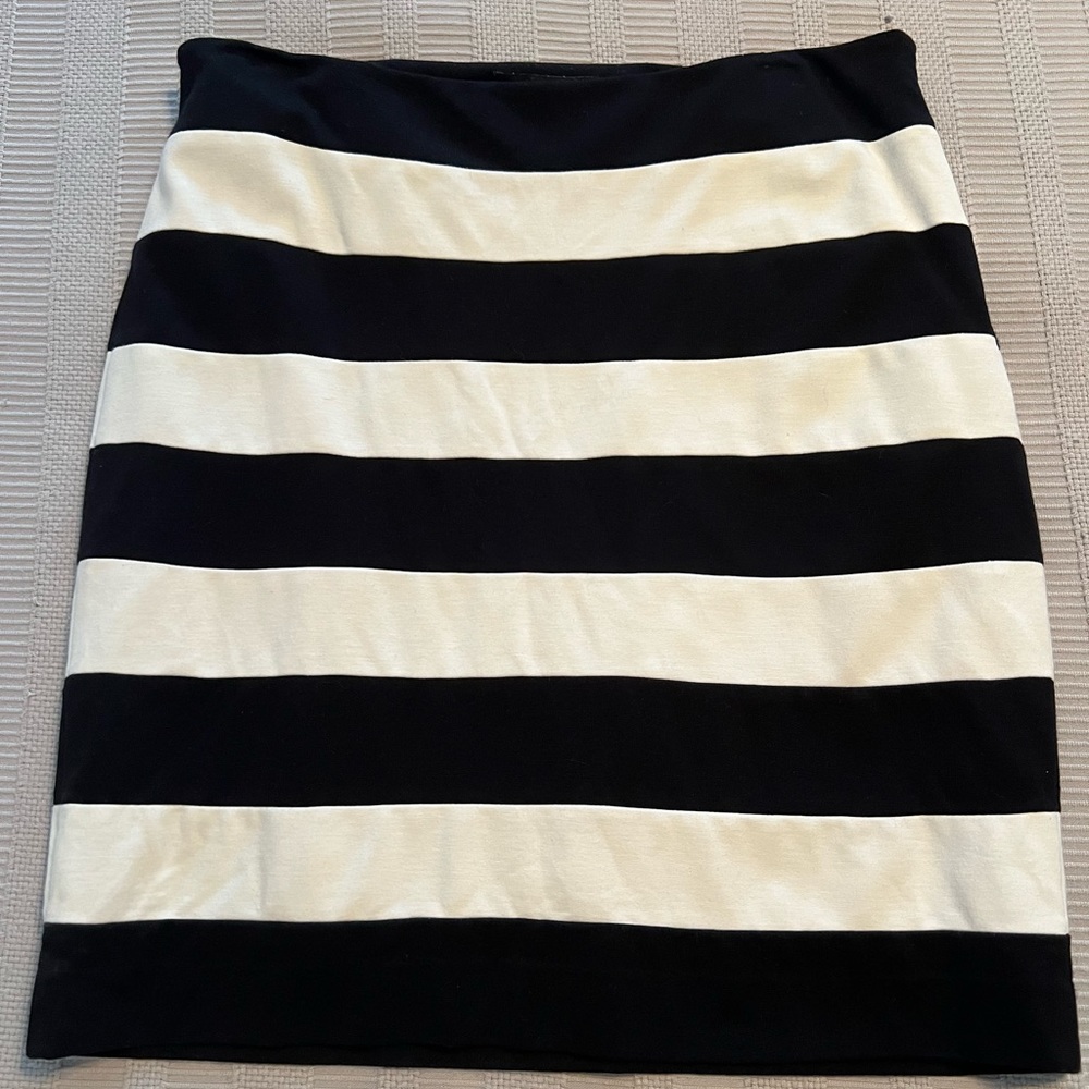 White House Black Market size 6 high waist skirt